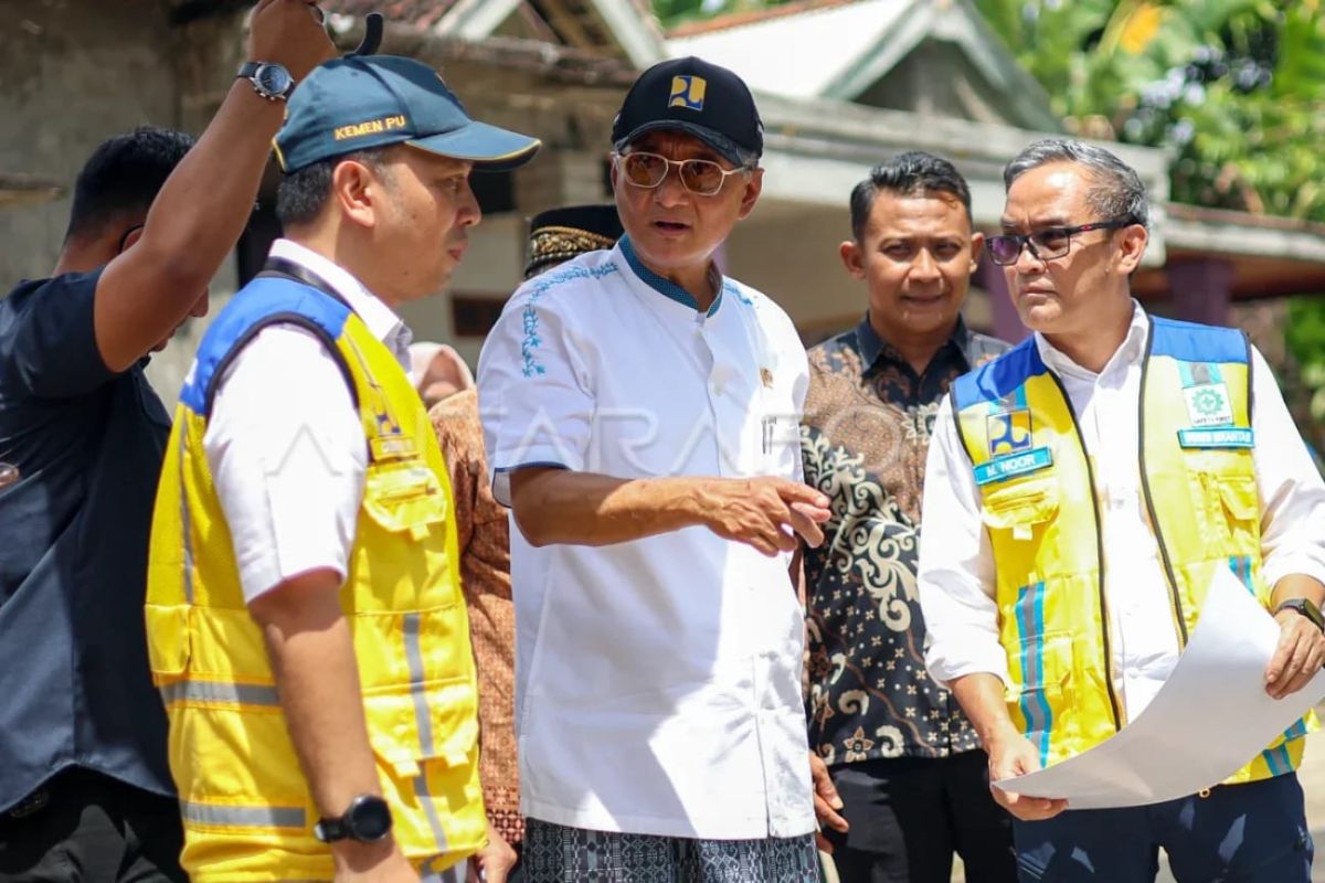 Strategi Penting: Menteri PU tinjau pembangunan sumur bor di Nganjuk