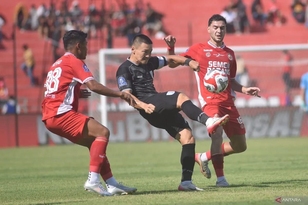 Persis Solo keluar dari zona degradasi setelah tekuk Semen Padang 2-1