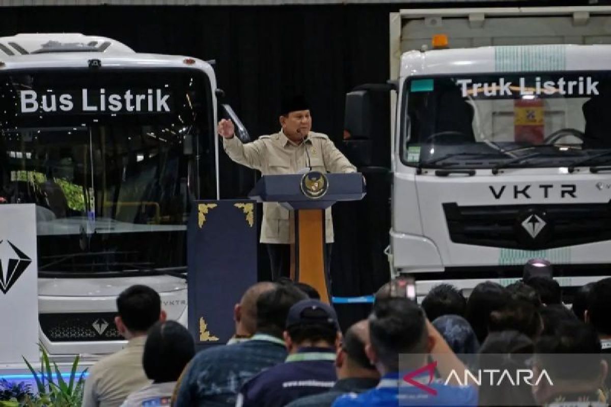Hasil Pertemuan: Kemarin, penyempurnaan tata kelola SPPG hingga produksi sedan listrik