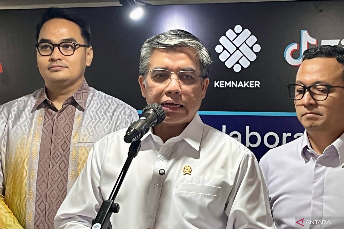 Pembahasan Penting: Menaker siapkan “kado” bagi pekerja jelang May Day 2026