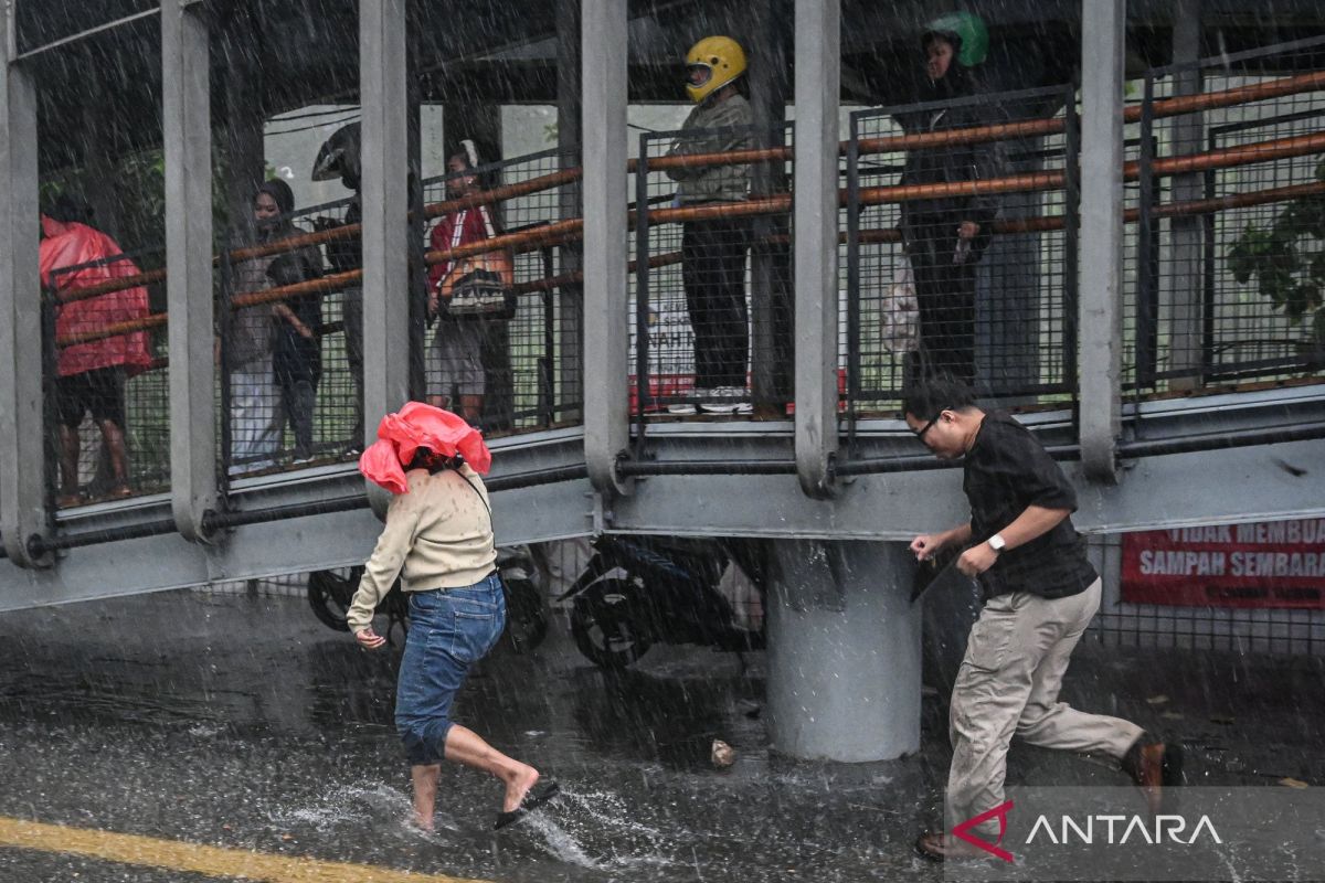 Diumumkan: Hujan diprakirakan guyur wilayah DKI Jakarta pada Minggu siang
