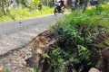 Ancam Keselamatan Publik – Lubang Menganga Ditemukan di Jalur Cipeundeuy dan Trotoar Padalarang