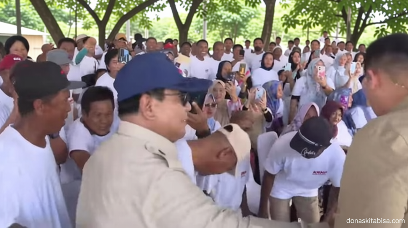 Topics Covered: Momen Prabowo Singkirkan Paspampres Saat Salaman dengan Warga di Gorontalo