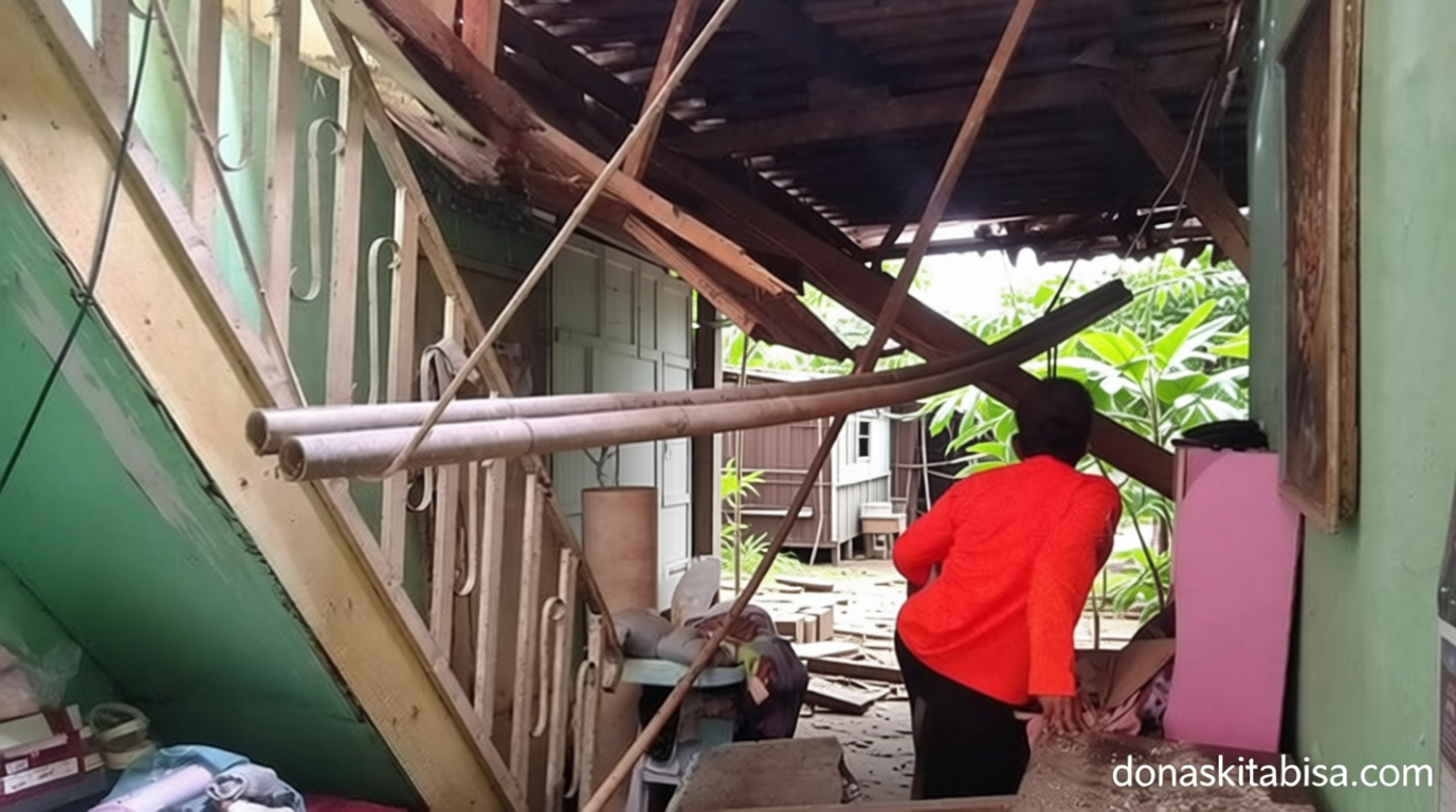 Rumah Warga Ambruk Imbas Hujan Deras di Bogor – Sekeluarga Mengungsi
