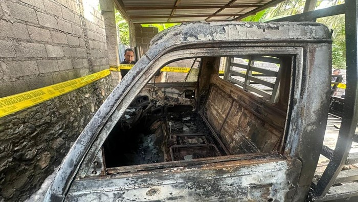 bakar-mobil-1779864395049_169
