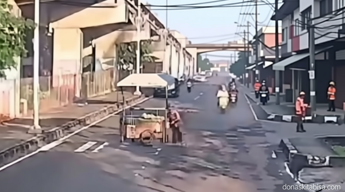 Pajero Tabrak Pedagang Nyebrang Bawa Gerobak di Jaktim – Polisi Buru Pelaku