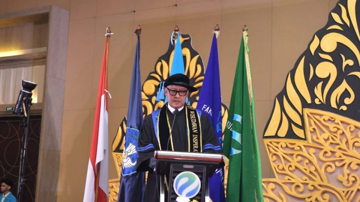 Special Plan: Dirut bank bjb Ayi Subarna Lulus  Universitas Ekuitas Indonesia Mengikuti Wisuda Bersama Ratusan Mahasiswa