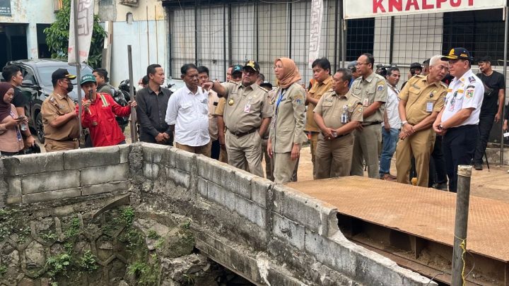 Rano Karno Tinjau Perbaikan Jalan Lenteng Agung – Selesai dalam 5 Hari