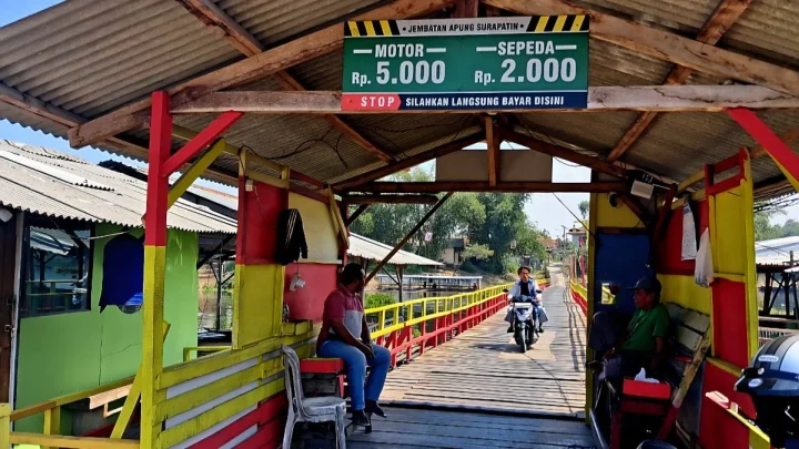 Topics Covered: Jembatan Apung Surapatin di KBB Jadi Napas Warga Batujajar-Saguling, Gratis untuk Anak Sekolah