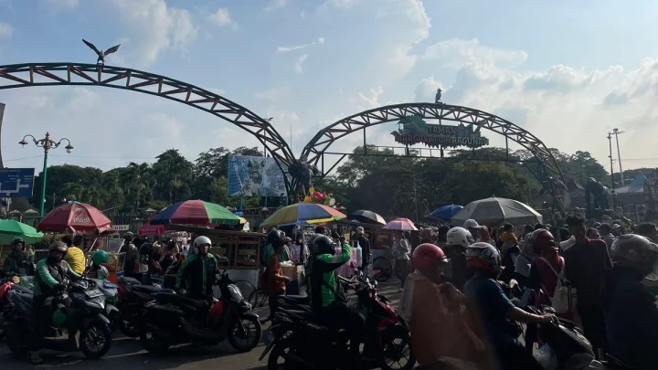 Edisi HUT Jakarta – Pengunjung Kebun Binatang Ragunan Tembus Rekor 135.000 Orang