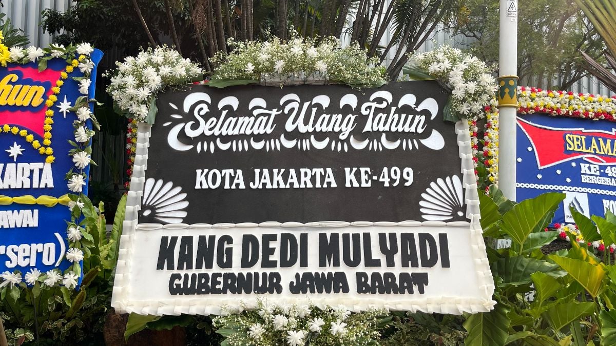 Spesial HUT Jakarta – Dedi Mulyadi Kirim Karangan Bunga Hitam ke Balai Kota
