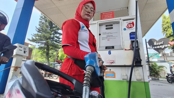 Kurir dan Ojol di Cimahi Terjepit Imbas Harga BBM Pertamax Naik