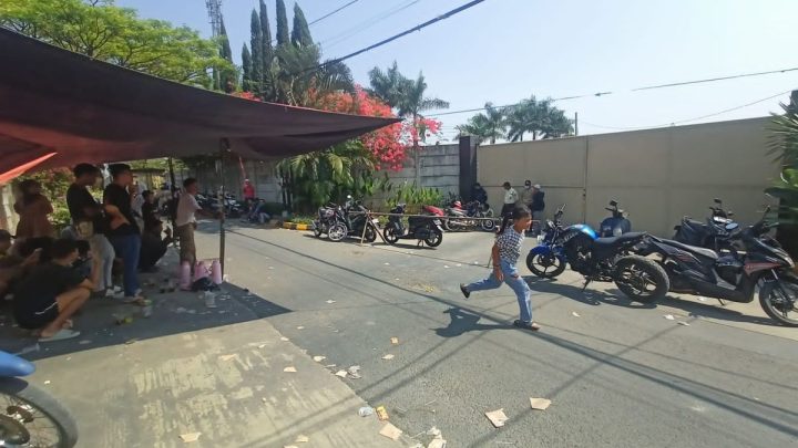 Key Strategy: Warga Blokade Gerbang PT Royal Sejahtera Abadi di Bandung Barat Buntut Pekerja Lokal Dipecat Sepihak