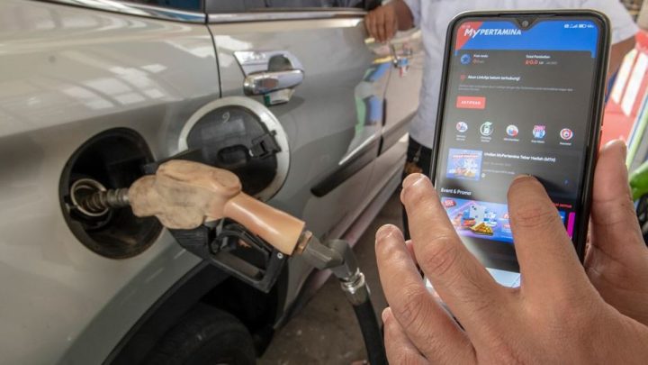 Facing Challenges: Benarkah Kendaraan Nunggak Pajak Dilarang Isi Pertalite?