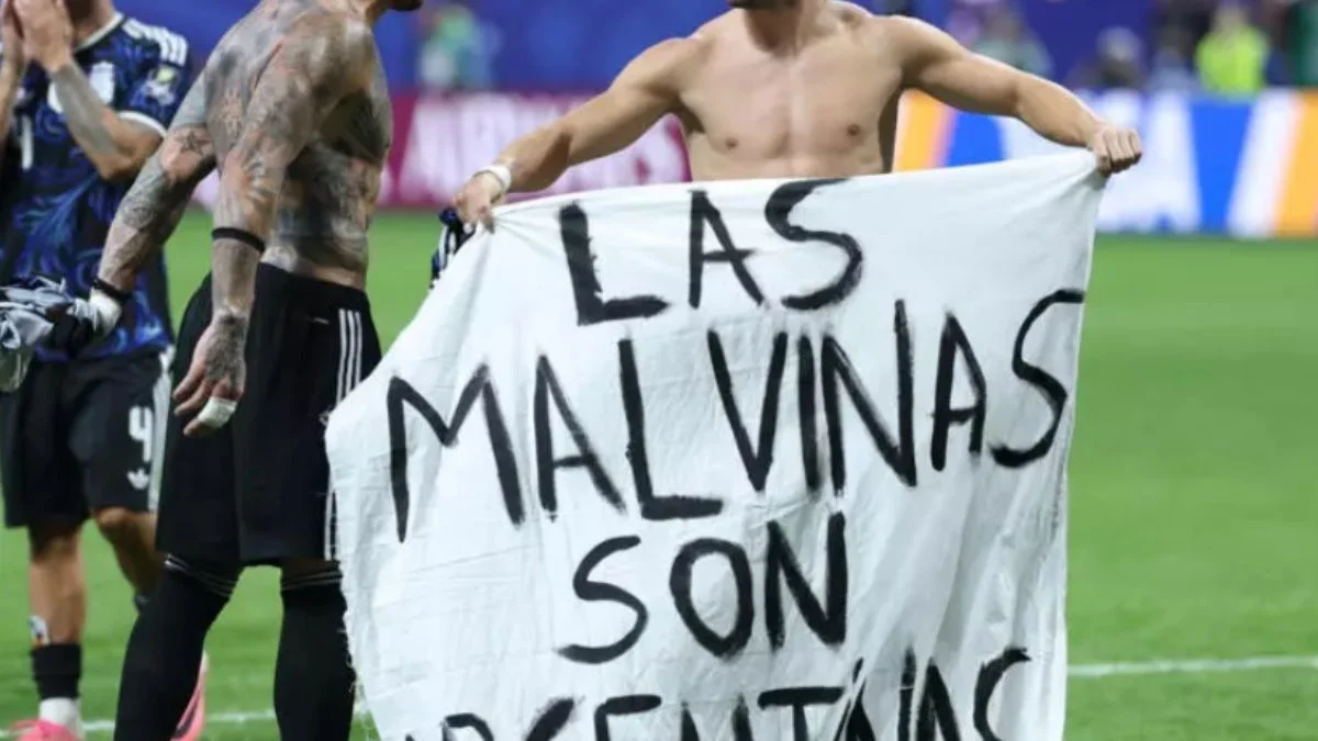 Inggris Minta FIFA Selidiki Pemain Argentina yang Bentangkan Spanduk Falklands
