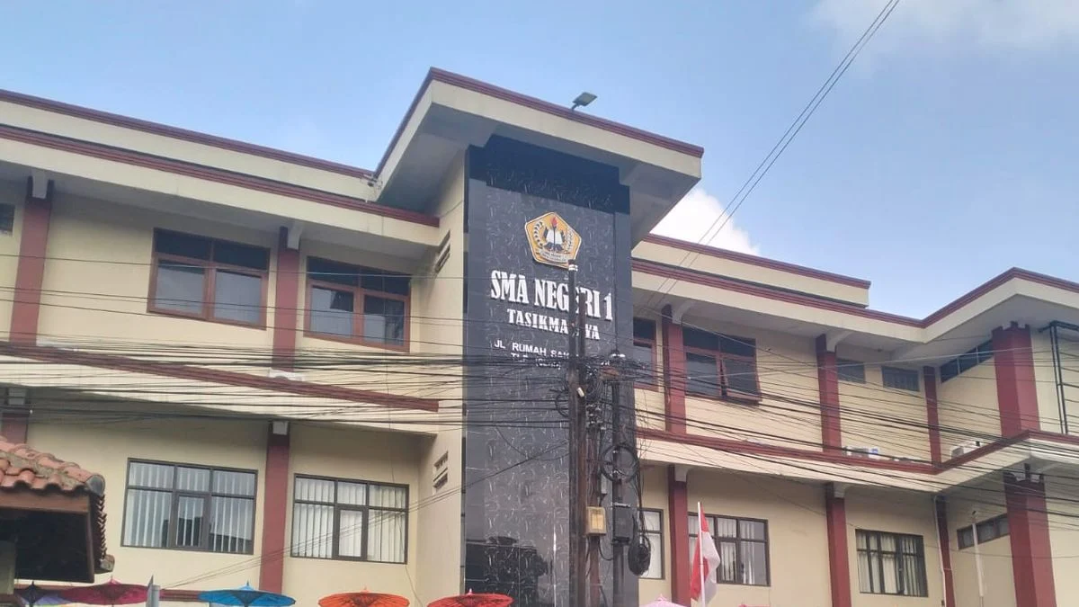 Dugaan Koordinator Pengepul Jalur Mandiri Unsoed, KPK Periksa Guru SMAN 1 Tasikmalaya