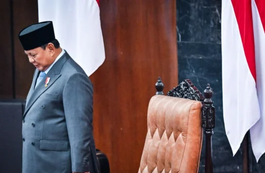 Prabowo Pantau Erupsi Gunung Anak Krakatau, Warga Diminta Gunakan Masker