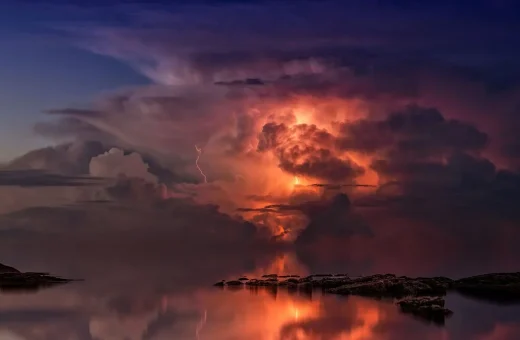 Misteri Dentuman Keras Dini Hari Getarkan Bandung Raya, Benar Erupsi Anak Krakatau?